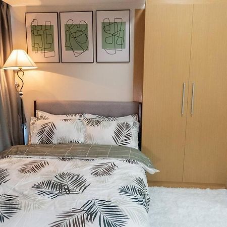 A2J Luxury 2Br Bgc Uptown Suite Near Uptown Mall Манила Экстерьер фото