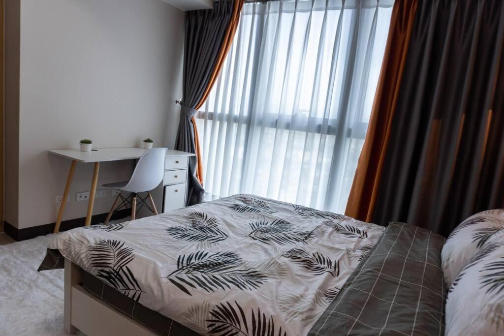 A2J Luxury 2Br Bgc Uptown Suite Near Uptown Mall Манила Экстерьер фото
