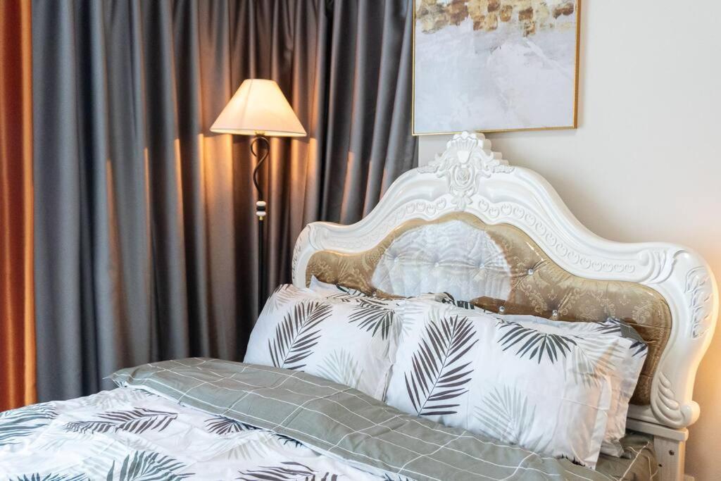 A2J Luxury 2Br Bgc Uptown Suite Near Uptown Mall Манила Экстерьер фото