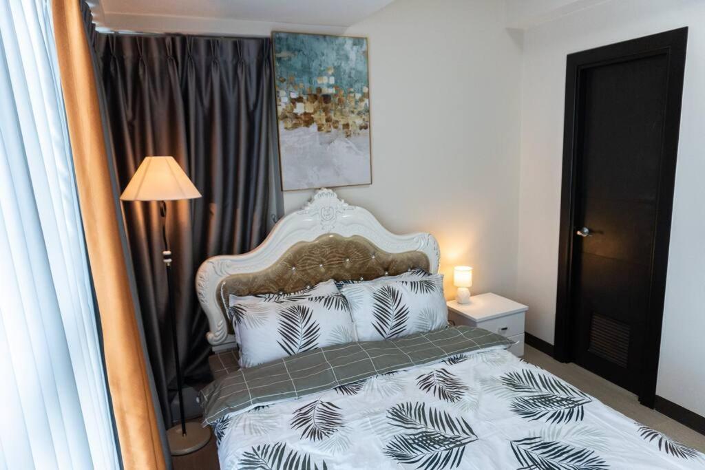 A2J Luxury 2Br Bgc Uptown Suite Near Uptown Mall Манила Экстерьер фото
