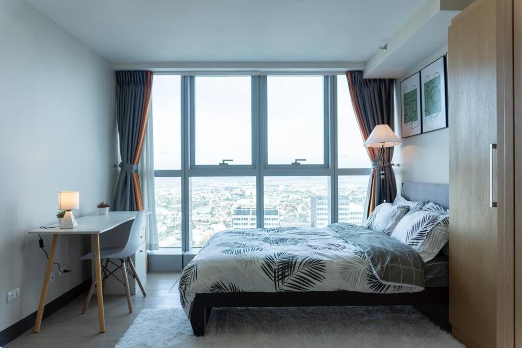 A2J Luxury 2Br Bgc Uptown Suite Near Uptown Mall Манила Экстерьер фото