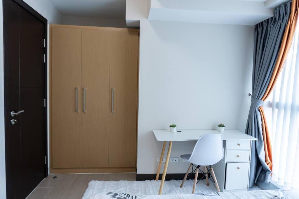 A2J Luxury 2Br Bgc Uptown Suite Near Uptown Mall Манила Экстерьер фото