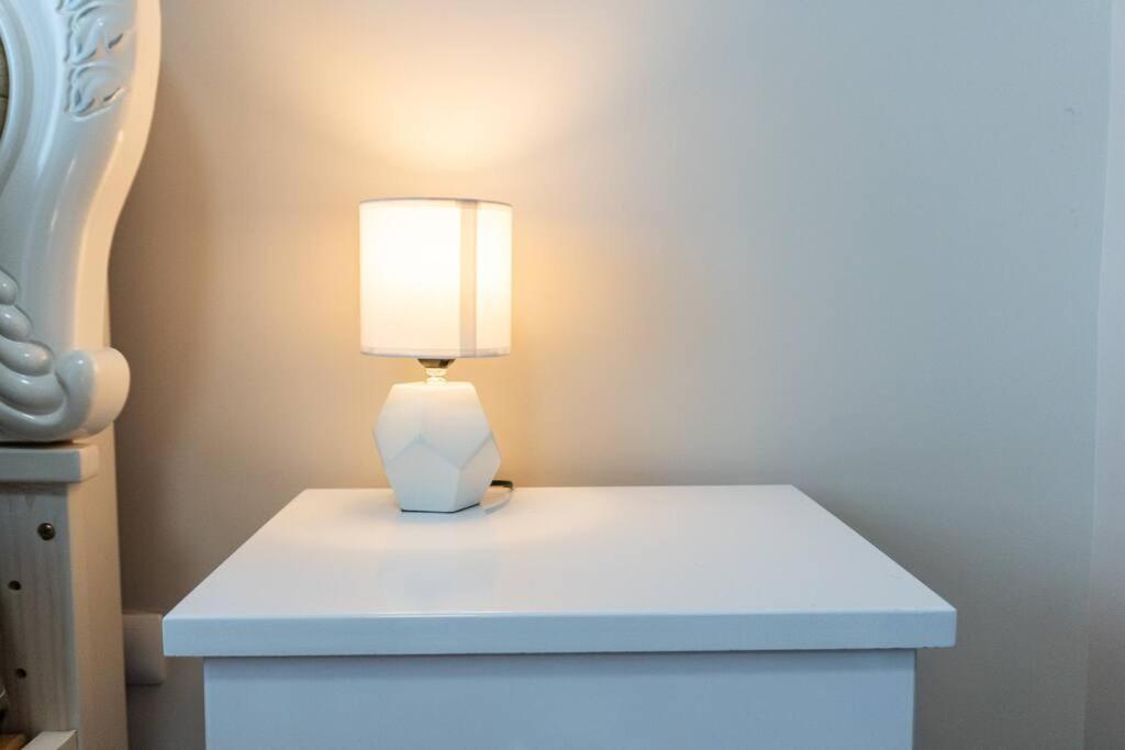 A2J Luxury 2Br Bgc Uptown Suite Near Uptown Mall Манила Экстерьер фото