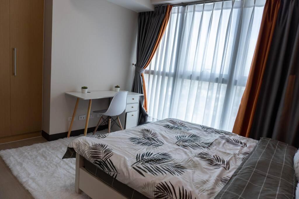 A2J Luxury 2Br Bgc Uptown Suite Near Uptown Mall Манила Экстерьер фото