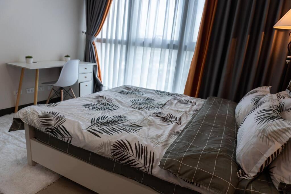 A2J Luxury 2Br Bgc Uptown Suite Near Uptown Mall Манила Экстерьер фото