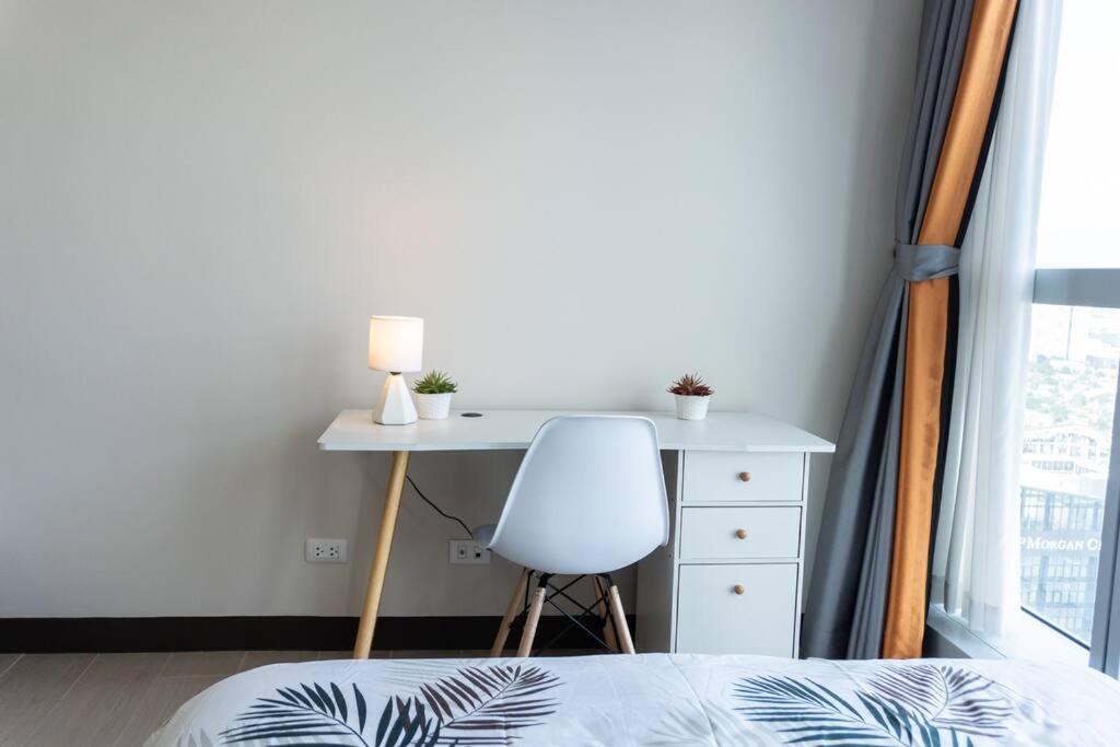 A2J Luxury 2Br Bgc Uptown Suite Near Uptown Mall Манила Экстерьер фото