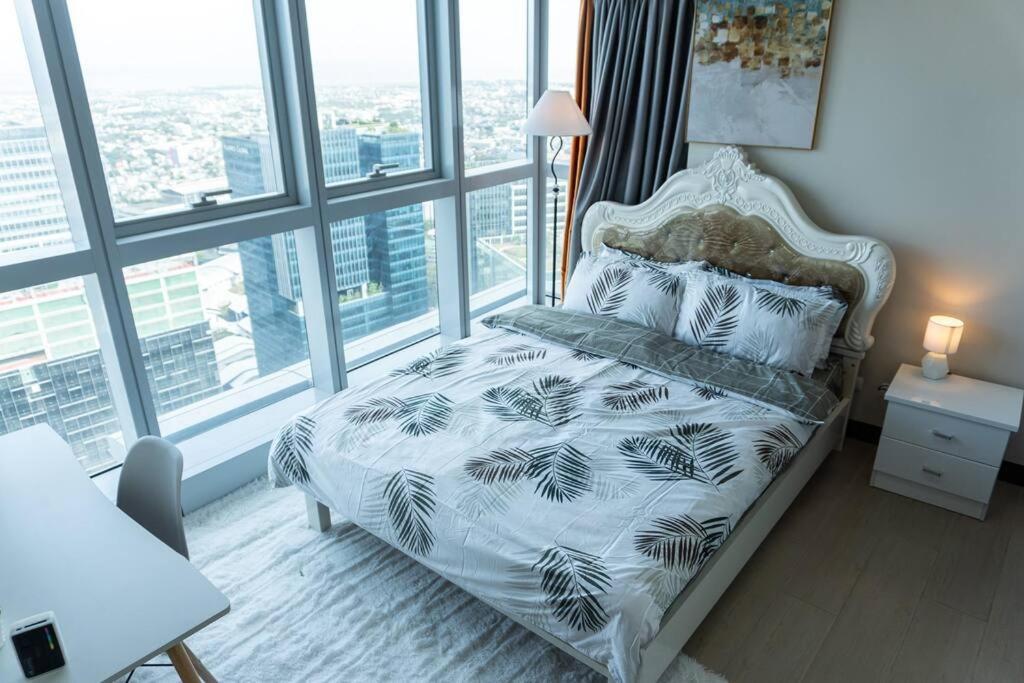 A2J Luxury 2Br Bgc Uptown Suite Near Uptown Mall Манила Экстерьер фото