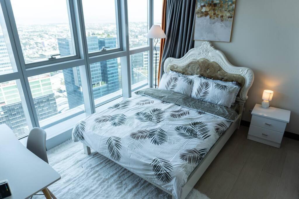 A2J Luxury 2Br Bgc Uptown Suite Near Uptown Mall Манила Экстерьер фото