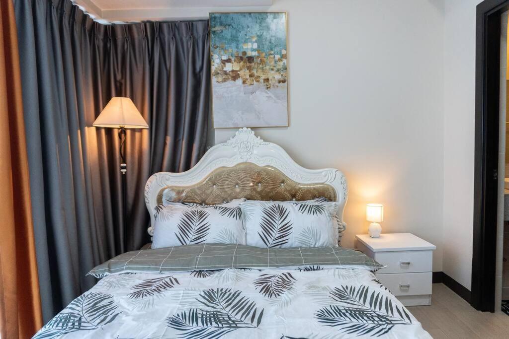 A2J Luxury 2Br Bgc Uptown Suite Near Uptown Mall Манила Экстерьер фото
