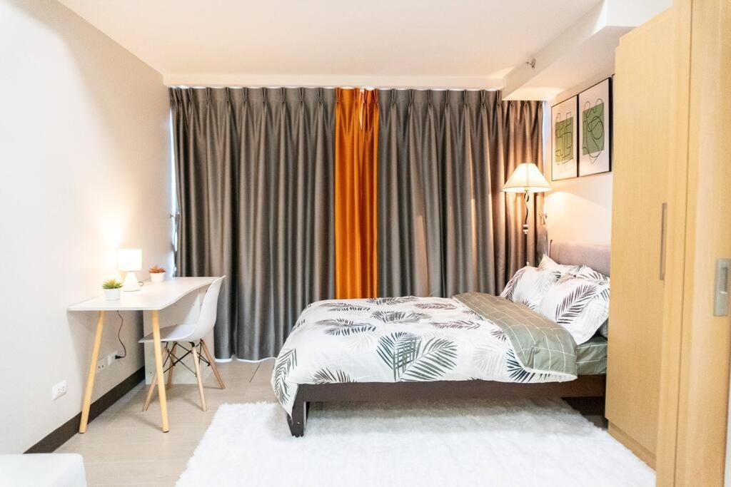 A2J Luxury 2Br Bgc Uptown Suite Near Uptown Mall Манила Экстерьер фото