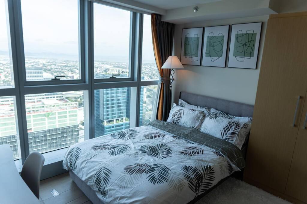 A2J Luxury 2Br Bgc Uptown Suite Near Uptown Mall Манила Экстерьер фото