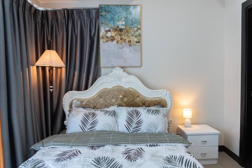 A2J Luxury 2Br Bgc Uptown Suite Near Uptown Mall Манила Экстерьер фото