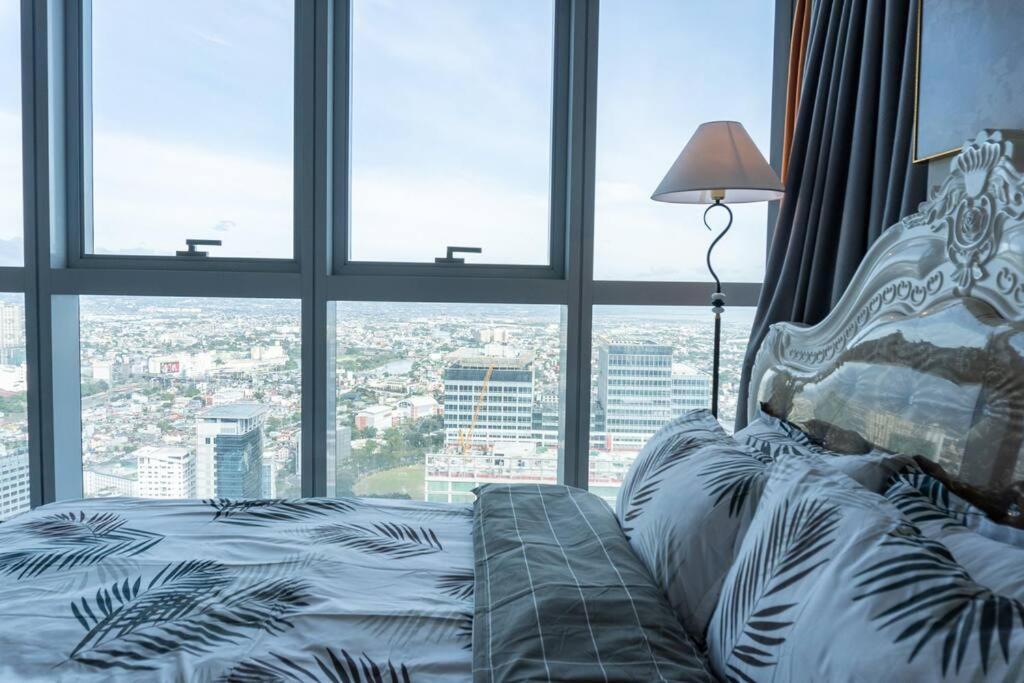 A2J Luxury 2Br Bgc Uptown Suite Near Uptown Mall Манила Экстерьер фото