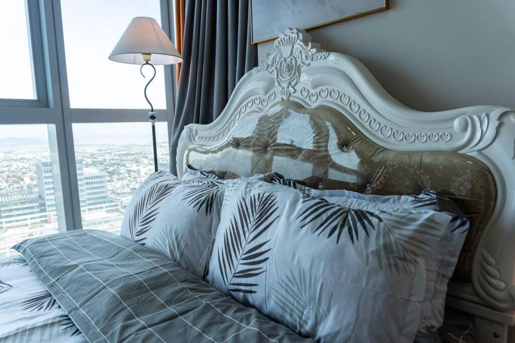A2J Luxury 2Br Bgc Uptown Suite Near Uptown Mall Манила Экстерьер фото